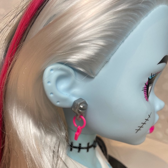 Monster High ⚡️Frankie Stein Doll Head for Hair Styling - Picture 9 of 13
